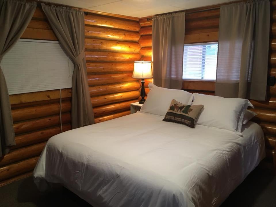Sportsman'S Lodge Эннис Экстерьер фото
